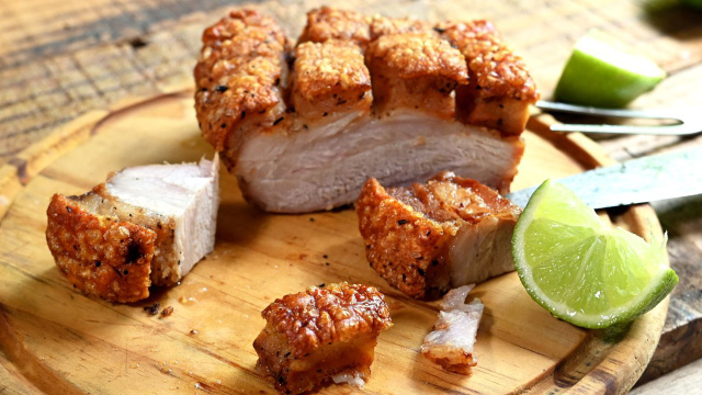 Segundo mestres cervejeiros, a pururuca perfeita começa antes de ir ao forno e o TudoGostoso sabe exatamente como fazer