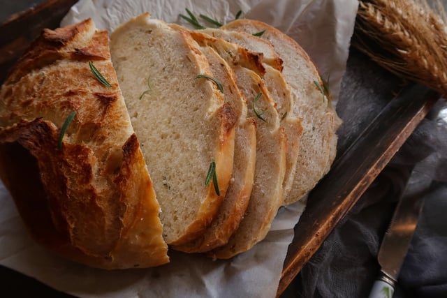Pão fresco todo dia em casa: panificadora com 19 programas sai por menos de R$ 400