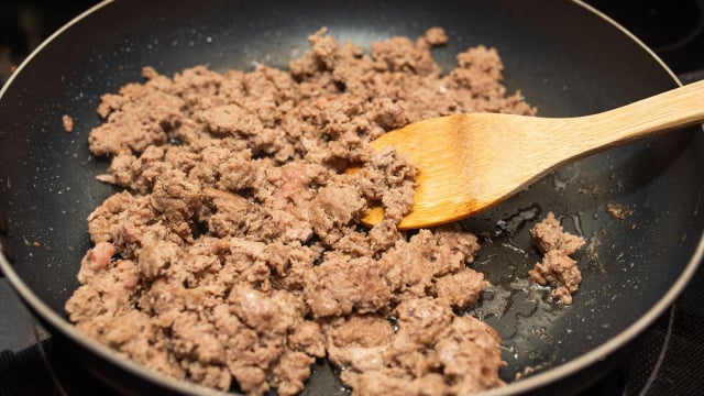 Victor Eymael, chef de cozinha: "Se a sua carne moída fica parecendo comida de hospital, eu vou te dar duas dicas para você nunca mais errar. A cebola..."