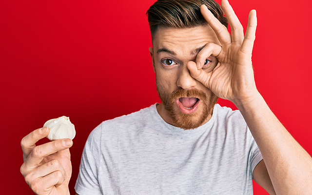O lado do alho que ninguém te conta e vai muito além do sabor: veja o que ele esconde