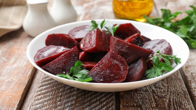 A beterraba concentra nutrientes que podem contribuir para uma alimentação voltada à saúde cardiovascular. (Foto: Shutterstock)