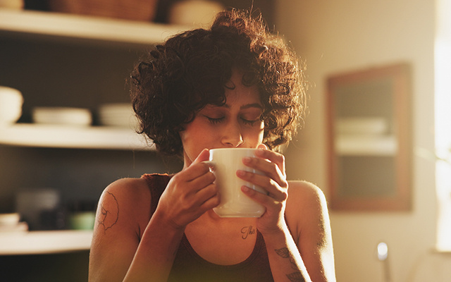 Por que os especialistas alegam que tomar café da manhã depois das 9h pode ser um problema?