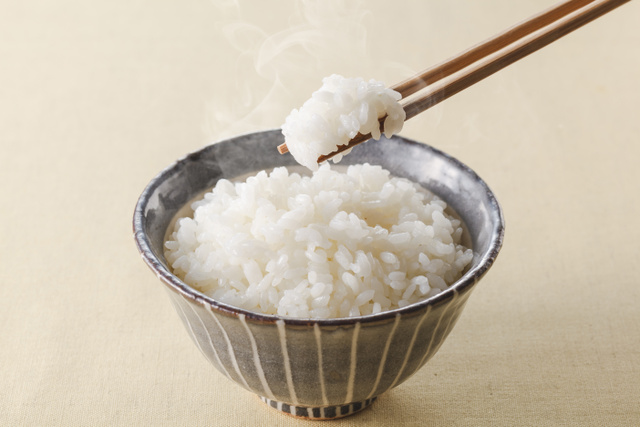 Tigela com gohan (Créditos: Shutterstock)