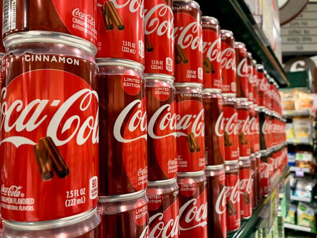 A Coca-Cola de canela foi uma edição limitada de Natal (Créditos: Shutterstock/DCStockPhotography)