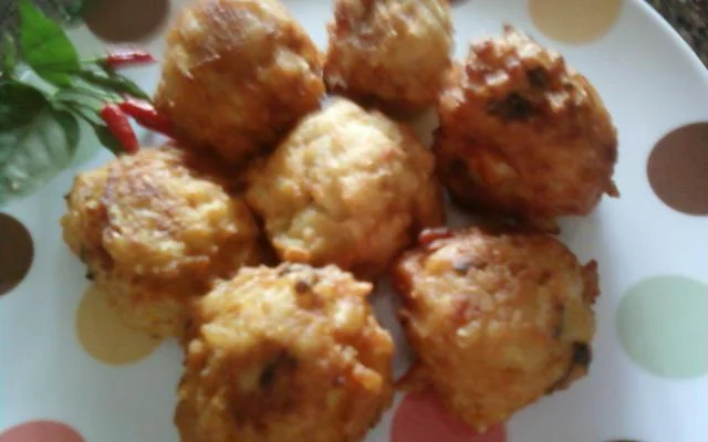 Para quem não curte desperdício, o bolinho com sobra de arroz e lentilha é uma ótima pedida (Créditos: Maria Vechi)