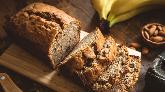 Se a banana ficou muito madura, faça banana bread fofinho e delicioso com essa receita