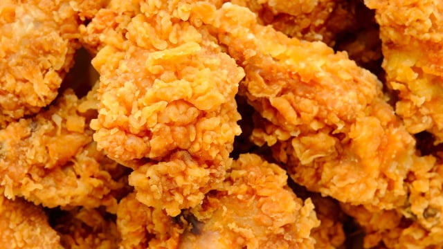 Frango frito estilo KFC: aprenda como fazer (Créditos: Canva)