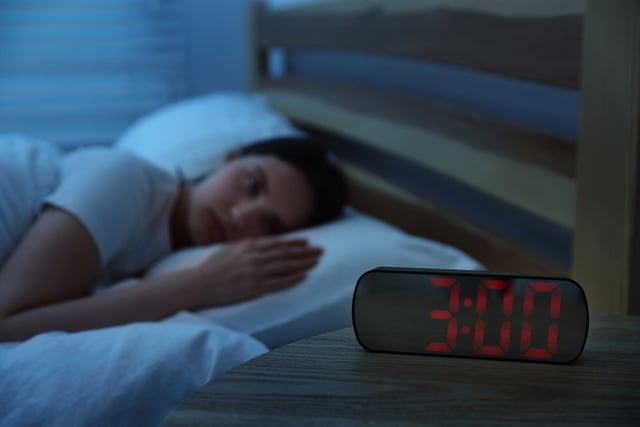 Suplementos podem ter um papel em situações específicas, mas não substituem o tratamento adequado para a insônia crônica. (créditos: Shutterstock)