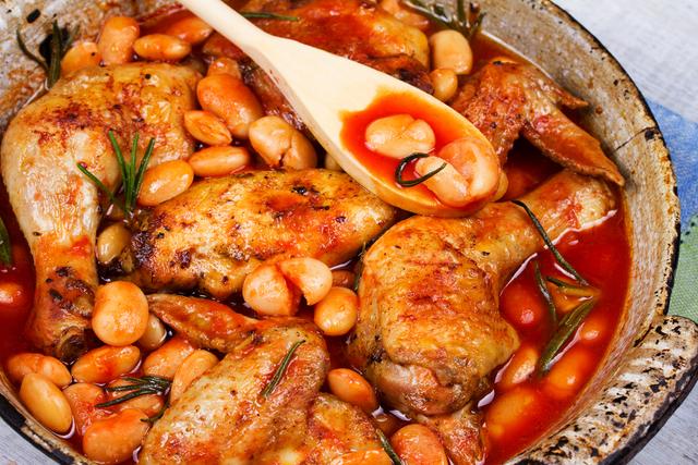 Frango assado com legumes. (crédito: Shutterstock)