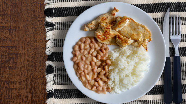 Karoline Foly, nutricionista: "Arroz com feijão é uma dupla infalível que muita gente acha proibida para poder emagrecer"