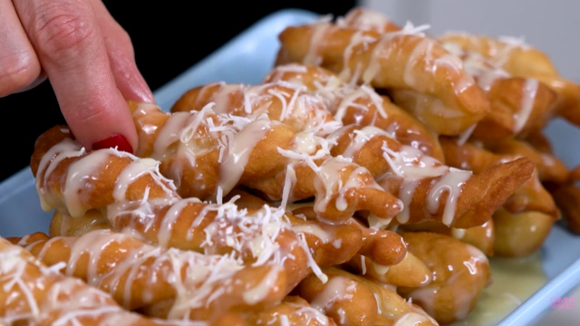 Tipo um bolinho de chuva diferente: receita sem forno, sem leite, sem espera e sem bagunça, não acredito que deu certo!
