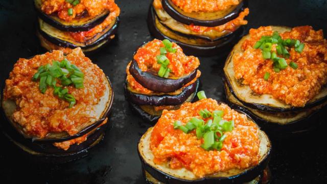 Você vai se deliciar com essas camadas de berinjela com um molho delicioso (Créditos: TudoGostoso)