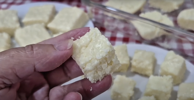 Essa é a cocada de leite em pó mais fácil de fazer em casa: receita cremosa fácil é viciante de fazer e de comer