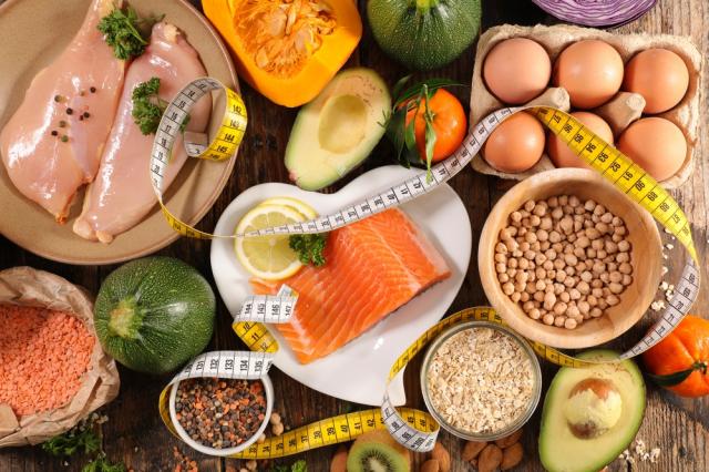 Nutricionista é o profissional recomendado para ajudar no equilíbrio da alimentação. (Crédito: Shutterststock)