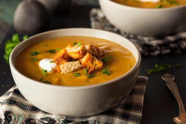 3 receitas de sopas BOAS E BARATAS para esquentar seus dias e noites