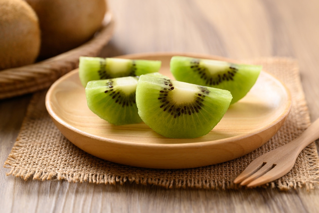 Comer 2 kiwis por dia melhora o intestino: efeito comprovado cientificamente agora tem selo de aprovação europeu