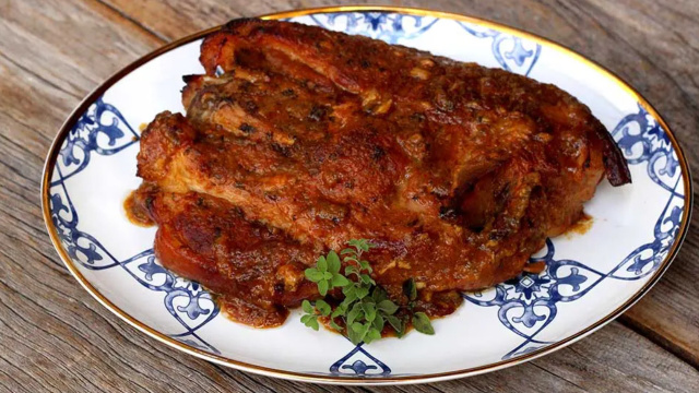 Pernil com molho de damasco: é assim que você deve fazer para ele ficar caramelizado e suculento