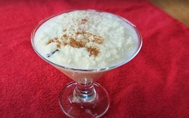 Nem leite condensado, nem creme de leite: poucas pessoas sabem como transformar o arroz doce de festa junina em uma sobremesa saudável