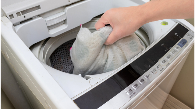 Pare de usar bicarbonato de sódio e vinagre para limpar a máquina de lavar; engenheiro químico explica que não são adequados!