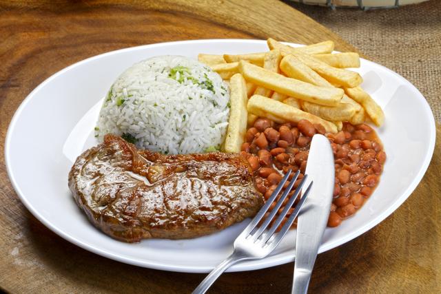 Você não absorve o ferro dos alimentos porque erra nessas combinações de alimentos
