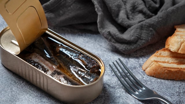 É o mesmo peixe, mas o seu valor nutricional é diferente: por que comer sardinhas frescas não é o mesmo que comer sardinhas enlatadas?