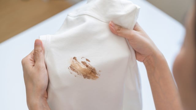 Caiu chocolate na roupa e agora? Aqui estão os truques da minha avó que tiram até as manchas mais difíceis!