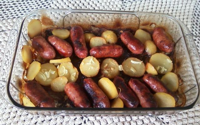 A linguiça assada pode ser um prato principal, um acompanhamento ou mesmo um petisco (Créditos: TudoGostoso/Aline Abreu)
