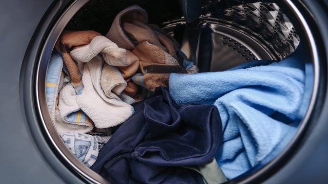 Manter a lavadora limpa e usar os produtos na medida certa faz diferença para a conservação do aparelho. (Foto: Shutterstock)