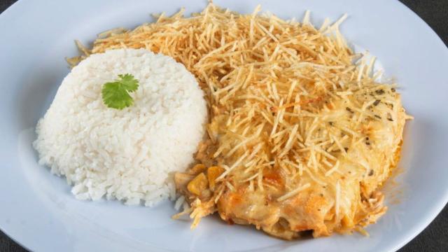 Praticidade e sabor são sinônimos de fricassê feito na airfryer (Créditos: Shutterstock)