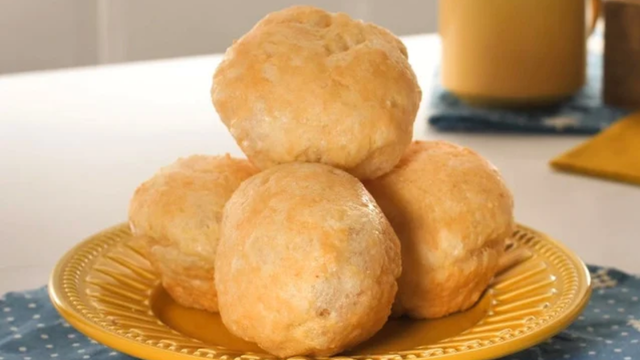 Lanche perfeito em poucos minutos: pão de queijo do TudoGostoso feito no liquidificador fica com casquinha crocante