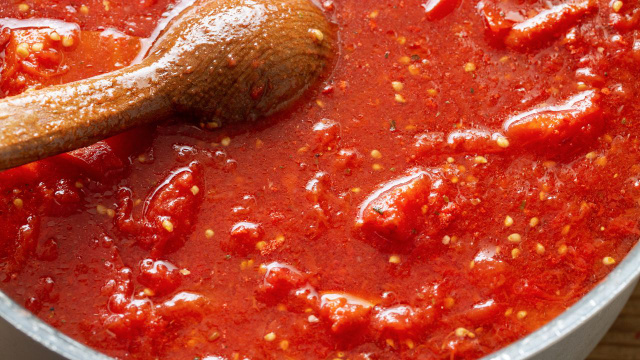 Nem cebola, nem alho: o segredo deste molho de tomate está em outro ingrediente