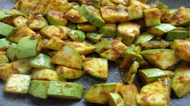 A abobrinha refogada é um acompanhamento prático e cheio de sabor para o dia a dia (Foto: Shutterstock)