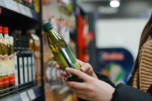Golpe do azeite: 3 passos que você precisa seguir para não comprar um produto falsificado