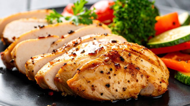 Os chefs concordam: o segredo para manter o frango grelhado suculento e evitar que resseque é...