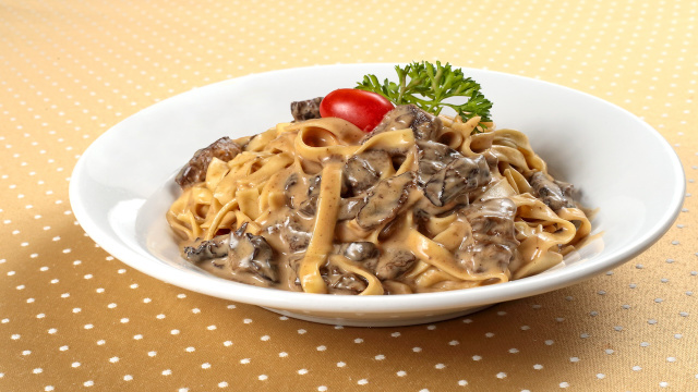 Faço essa receita de molho da minha avó há 12 anos e todas as vezes eu como direto da panela: já salva para fazer na sua casa!