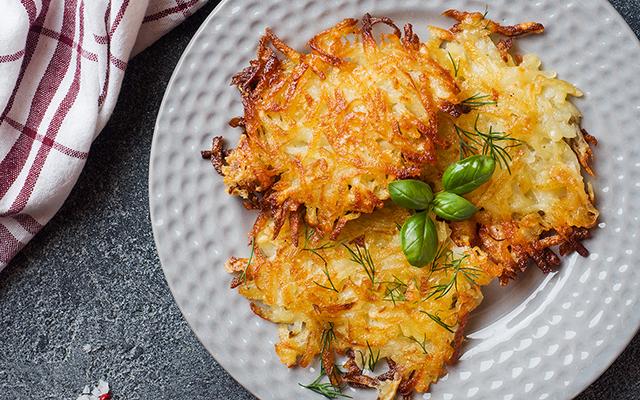 3 chefs respondem qual é o segredo das batatas fritas hash browns ficarem crocantes (todos disseram a mesma coisa!)