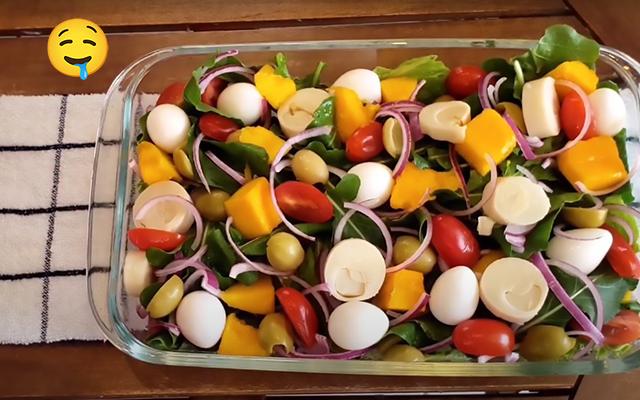 Salada tropical com molho especial é a receita que faço todo Natal: minha tia nem me deixa entrar na casa se eu não levar o prato