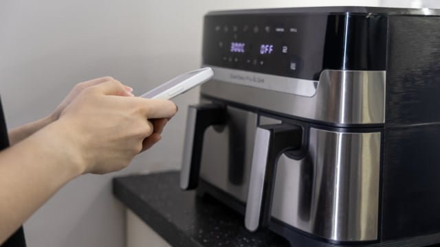 Mais modernidade na cozinha! Air fryer WAP com painel digital e 12 funções está com 49% de desconto