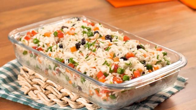 O arroz à grega vai colorir sua Páscoa (Créditos: TudoGostoso)