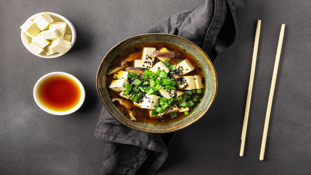 Pesquisadores sugerem um "cardápio para curar ressaca" com pratos asiáticos conhecidos para ajudar os brasileiros a se recuperarem rapidamente