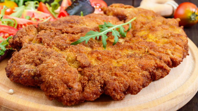 À MILANESA PERFEITO: como fazer um empanado que não solta, com dicas da chef Paola Carosella
