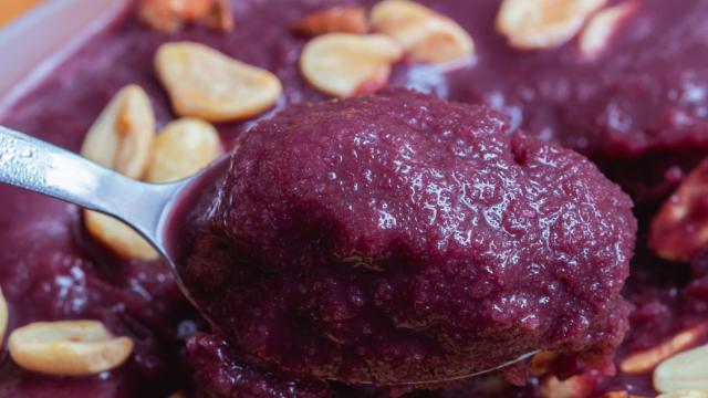 Benefícios do açaí: o que acontece com o seu corpo se ingerir o fruto do JEITO CERTO