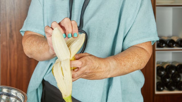 Você joga fora esse tesouro, e aqui está por que você deveria parar e começar a usar nas tarefas domésticas!