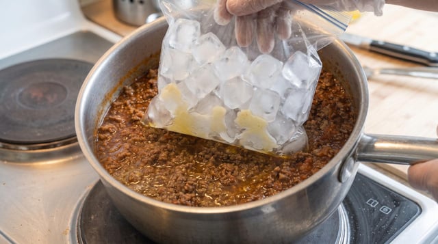 A carne moída engordurada ficou para trás: 3 truques do TudoGostoso para remover o excesso de gordura de qualquer refogado