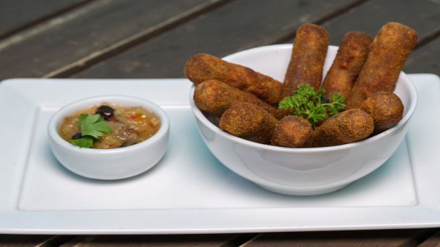 Ainda dá tempo de fazer esse croquete de carne fenomenal para comer assistindo ao jogo do Brasil!
