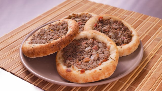 Como fazer esfiha aberta? Essa receita simples vai surpreender todo mundo, pode rechear como quiser que fica uma delícia