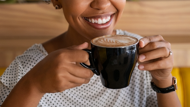Sou cardiologista e garanto: "Pessoas que tomam café somente pela manhã têm uma expectativa de vida mais longa e têm menos probabilidade de sofrer um ataque cardíaco”.