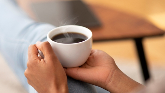 5 alimentos que você nunca deveria consumir com café: o 3º surpreende até nutricionistas
