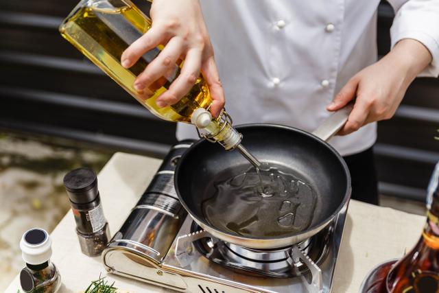 Dica inusitada para cozinhar com menos gordura vai te surpreender, aprenda agora!