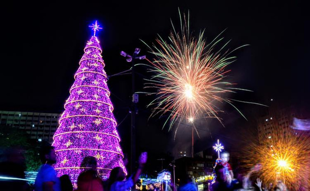 Natal em Foz do Iguaçu PR é inaugurado e terá decoração até janeiro. (Foto: Christian Rizzi)